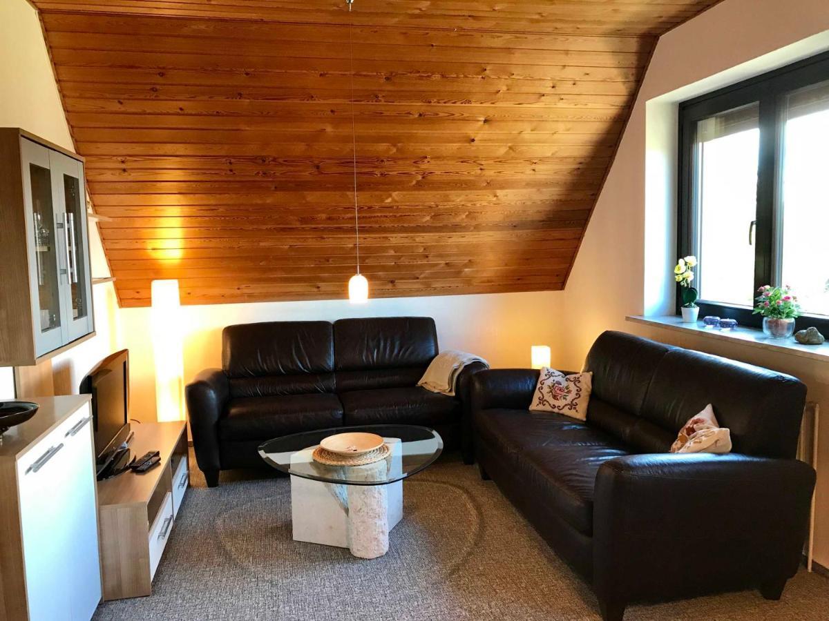 Mal Steinbock _ Ferienwohnung Anni Malente Esterno foto