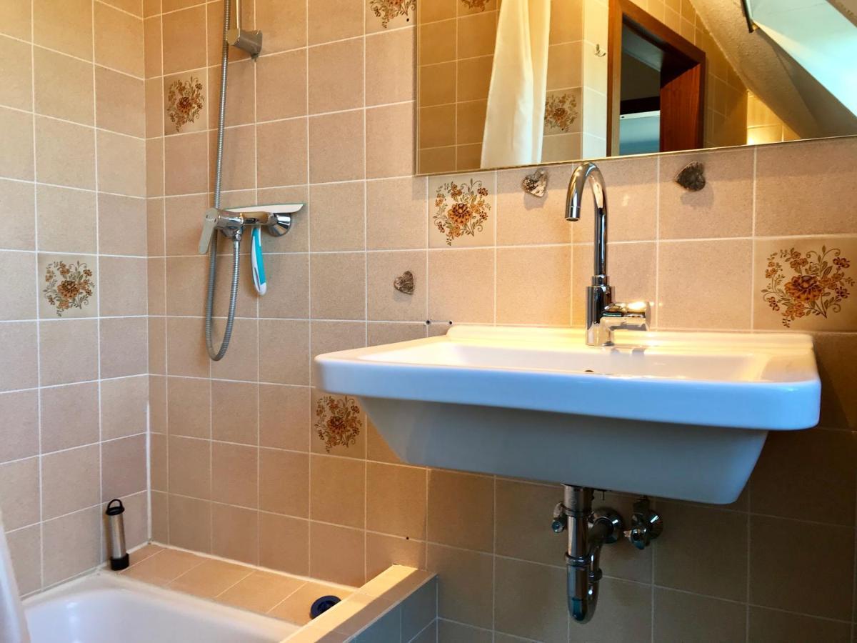 Mal Steinbock _ Ferienwohnung Anni Malente Esterno foto